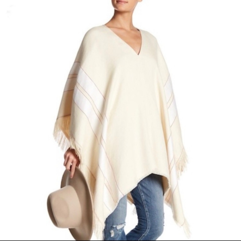 Theory Hibsann Fringe Poncho in Shell Cotton Linen - O/S One Size